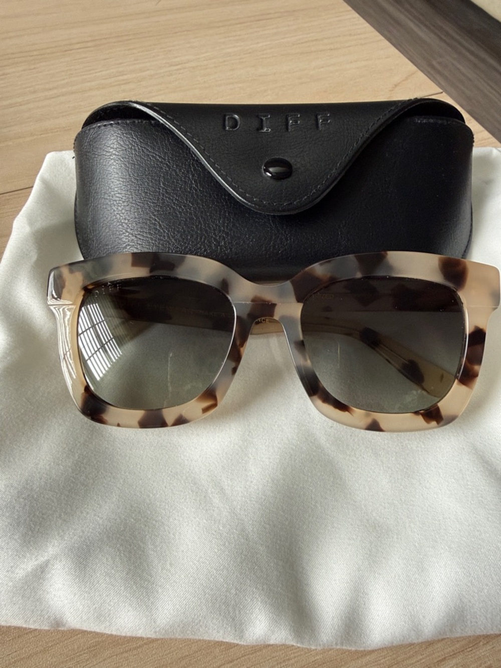 Diff Carson Cream Tortoise Polarized Sunglasses